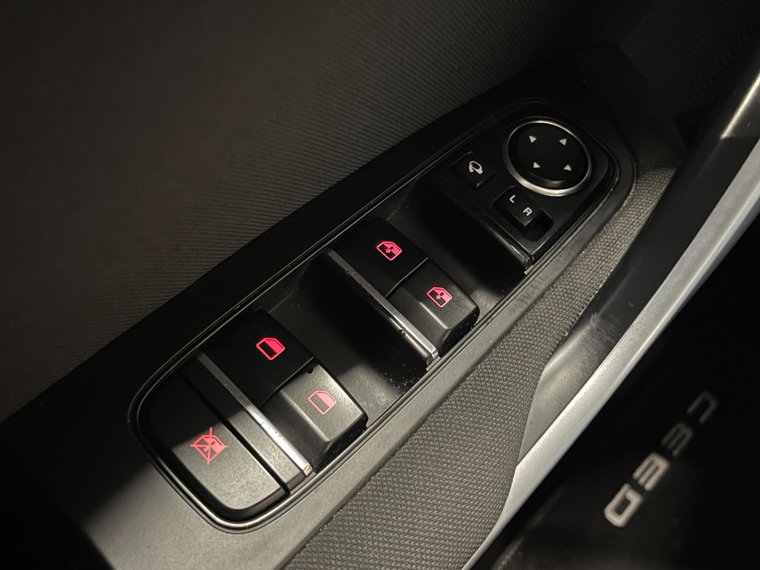 Vehicle Image 37
