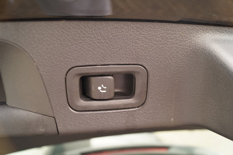 Vehicle Image 32