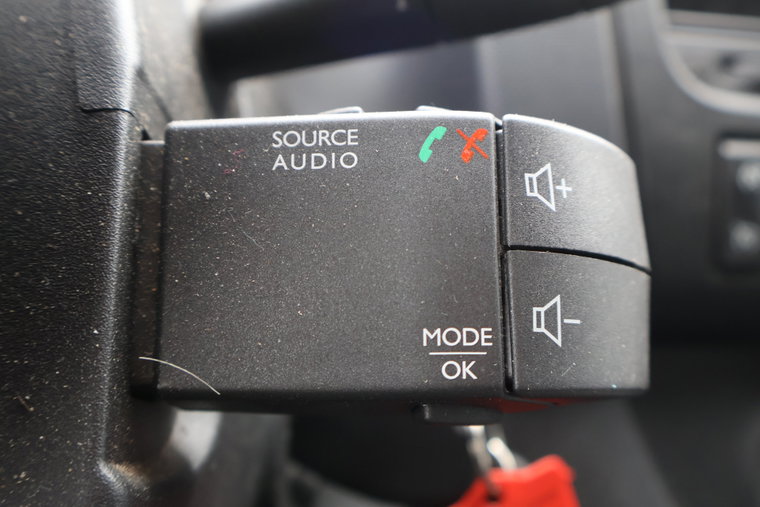 Vehicle Image 32