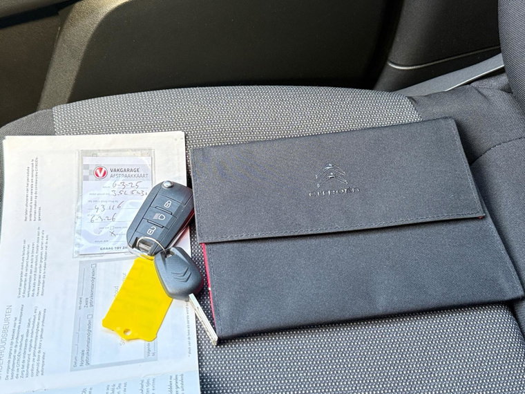 Vehicle Image 32