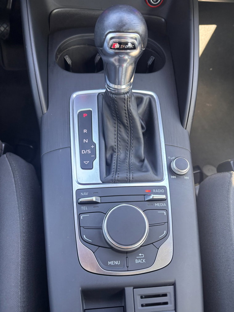 Vehicle Image 23