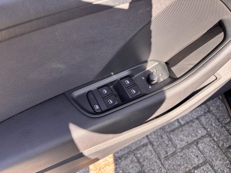 Vehicle Image 26
