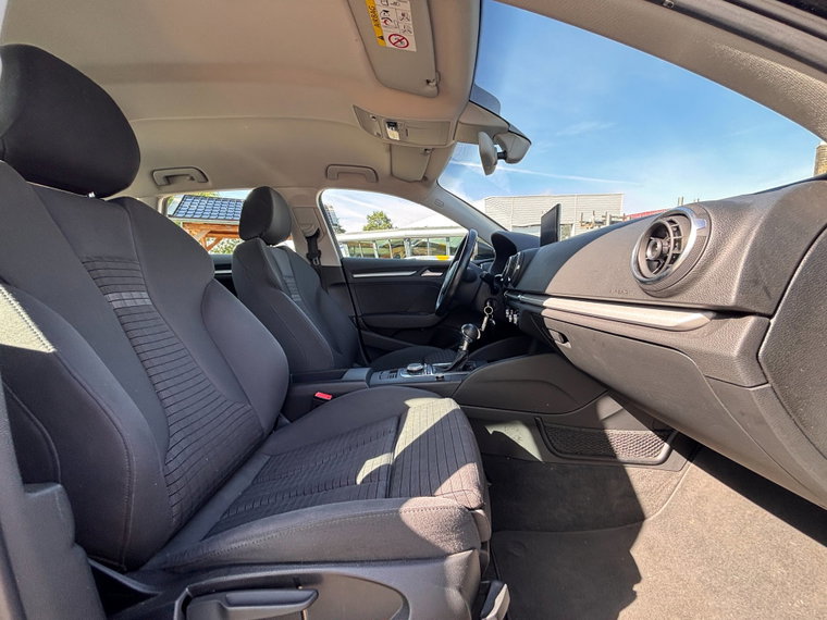 Vehicle Image 32