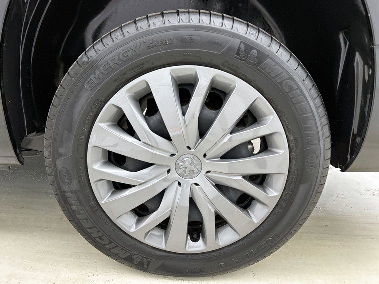 Vehicle Image 32
