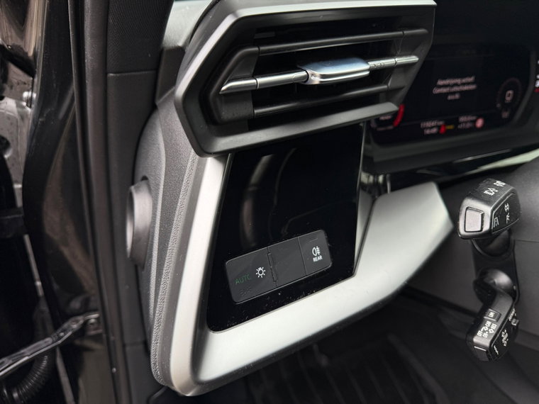Vehicle Image 37