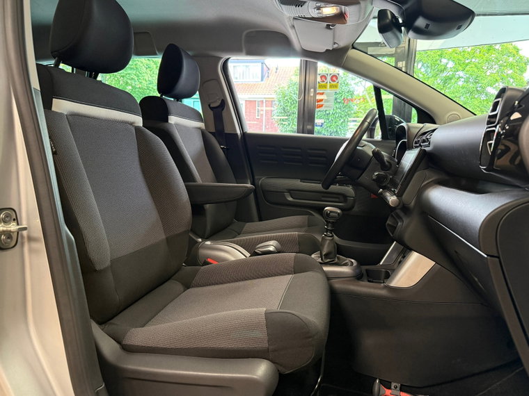 Vehicle Image 16