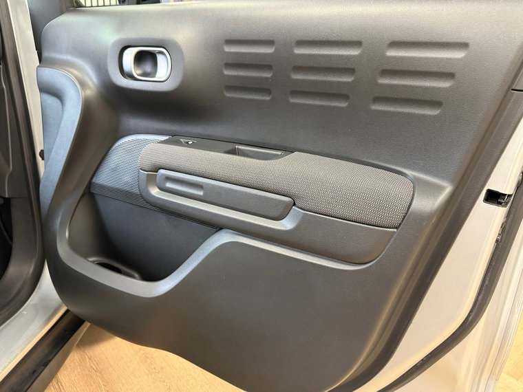 Vehicle Image 17
