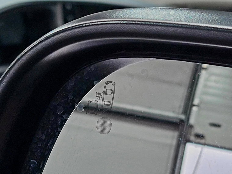 Vehicle Image 32