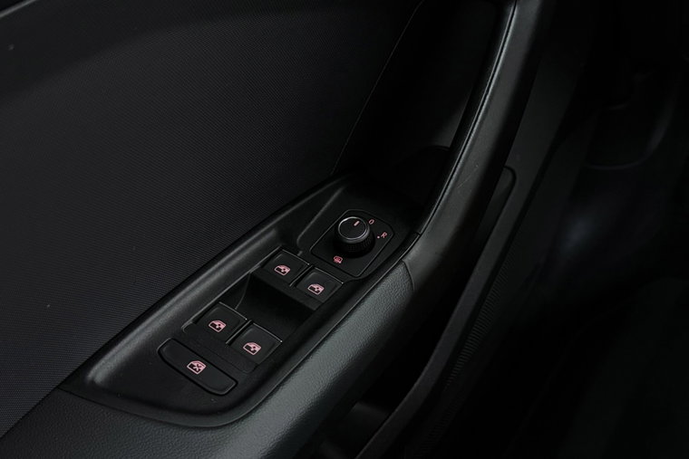 Vehicle Image 33