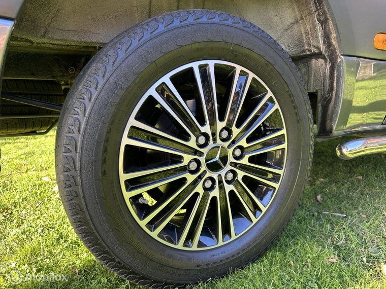 Vehicle Image 33