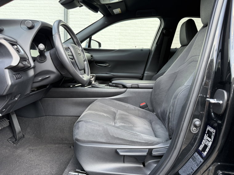 Vehicle Image 25