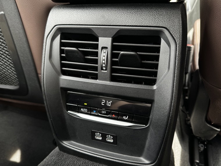 Vehicle Image 29