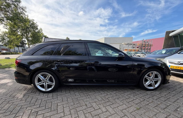 Vehicle Image 12