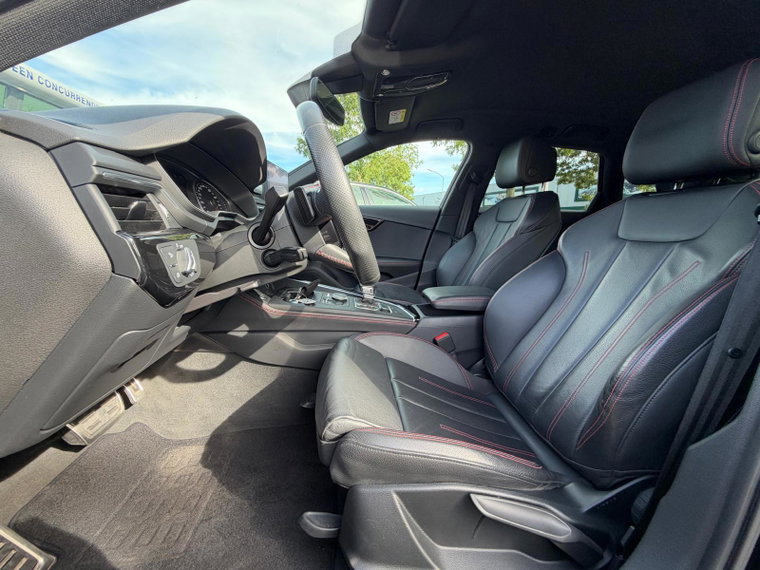 Vehicle Image 15