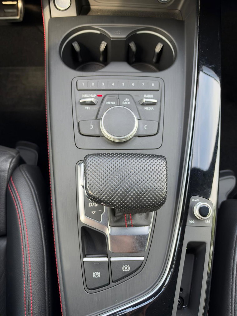 Vehicle Image 24