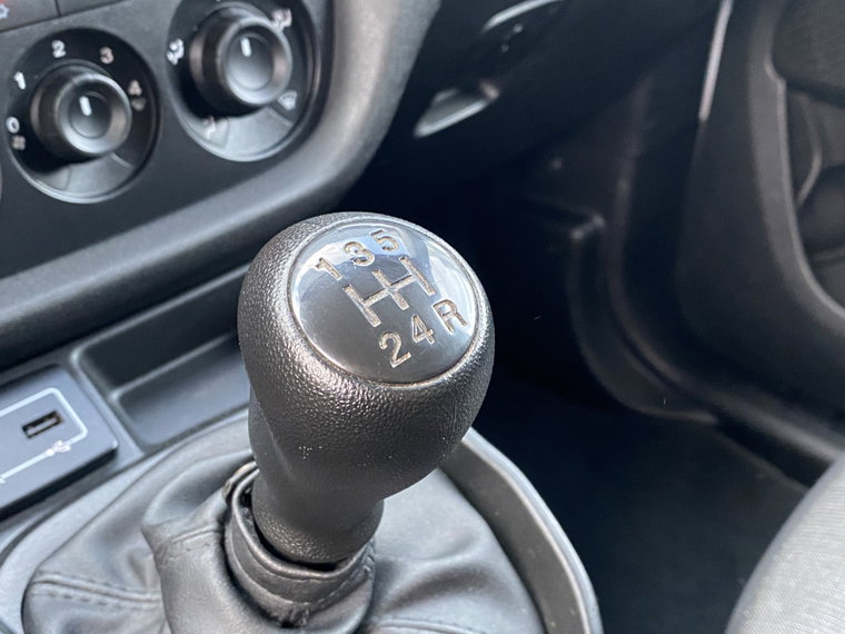 Vehicle Image 32