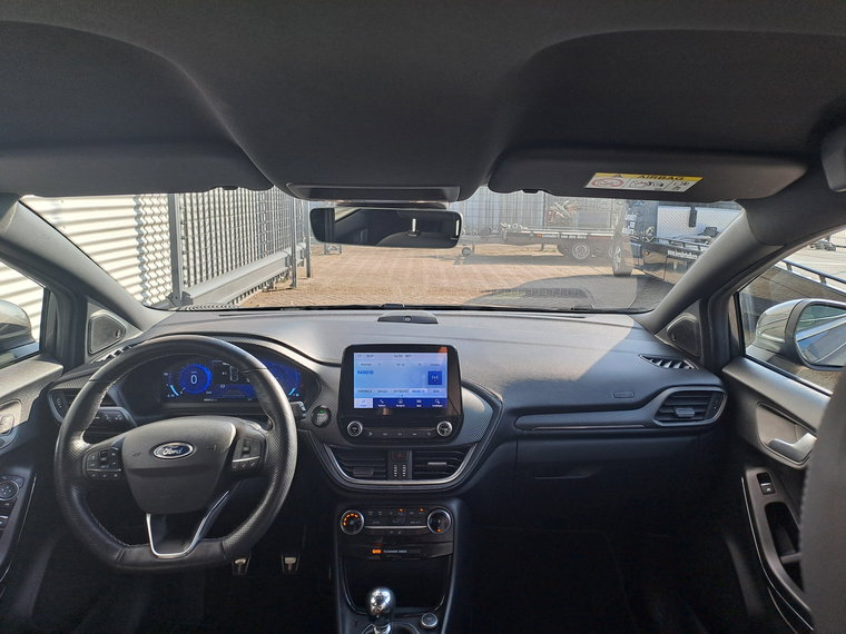 Vehicle Image 21