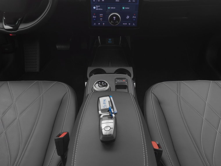 Vehicle Image 13