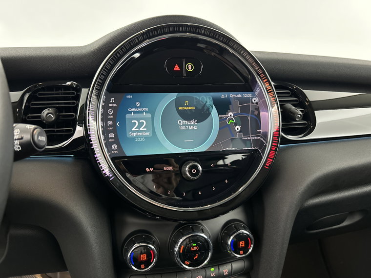 Vehicle Image 40