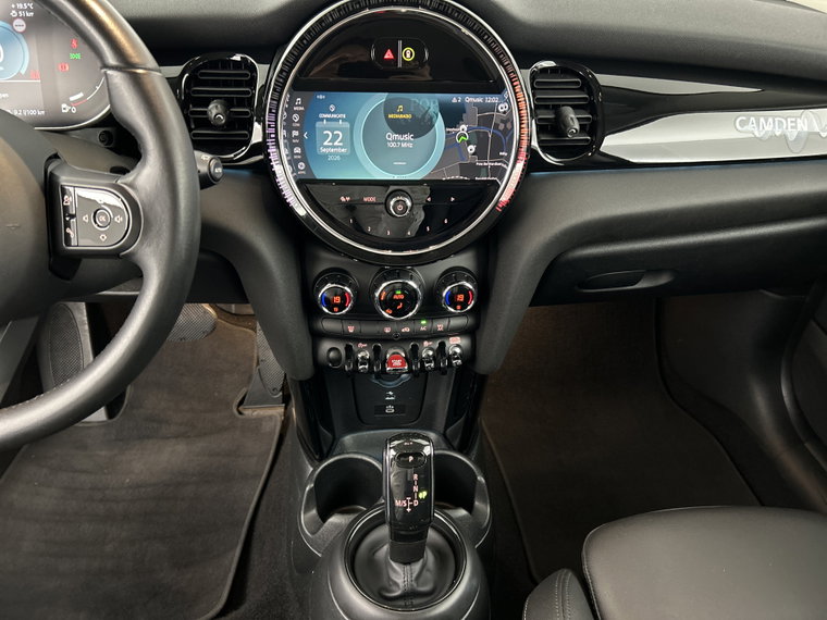 Vehicle Image 60