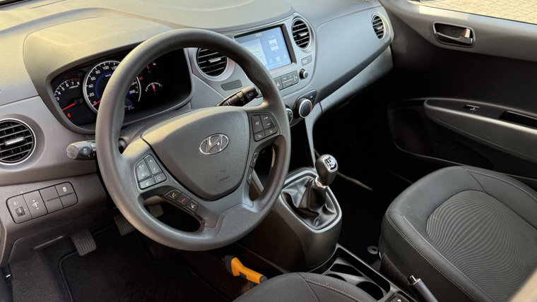 Vehicle Image 6