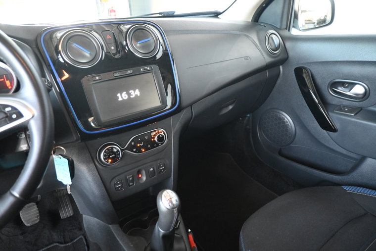 Vehicle Image 23