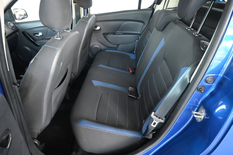 Vehicle Image 8