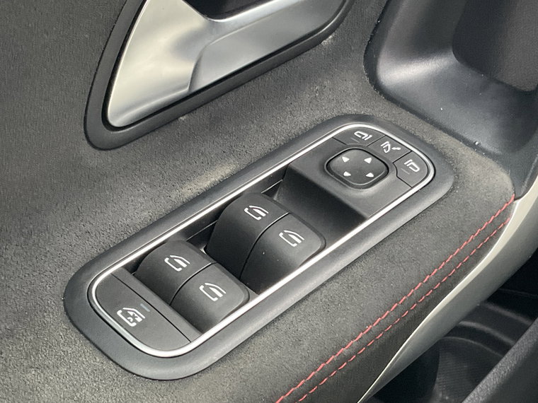 Vehicle Image 25