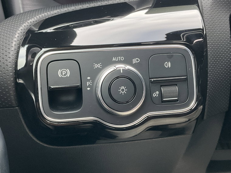 Vehicle Image 32
