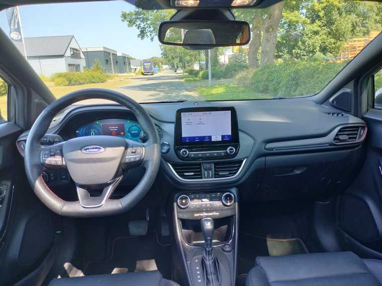 Vehicle Image 25