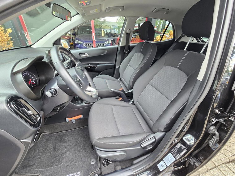 Vehicle Image 12