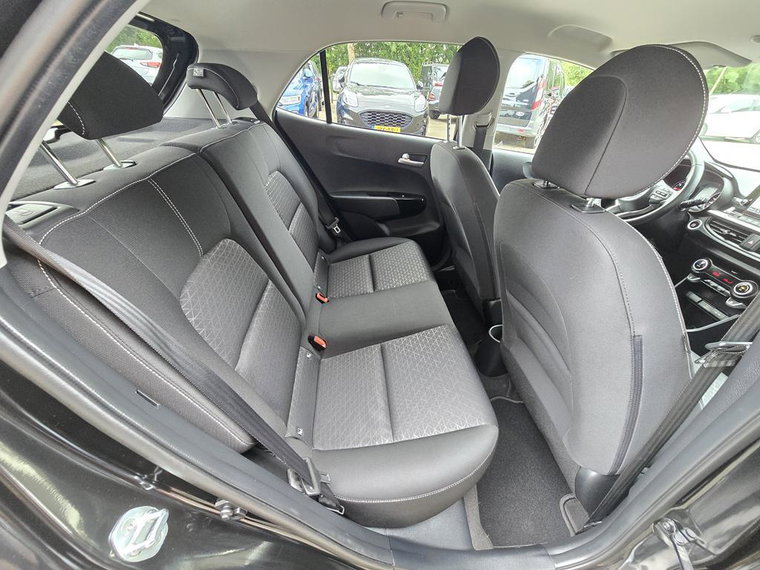 Vehicle Image 16