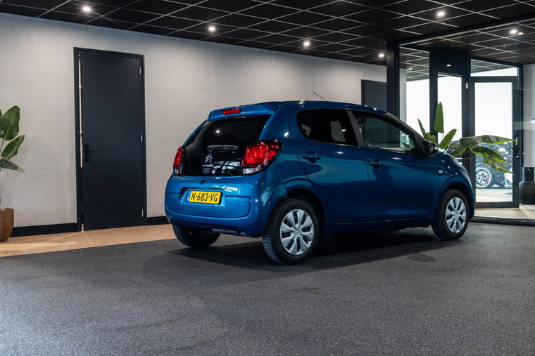 Vehicle Image 6