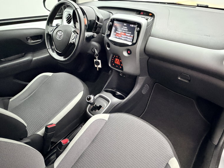 Vehicle Image 16