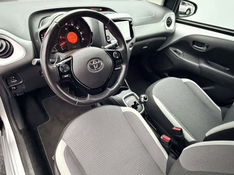 Vehicle Image 8