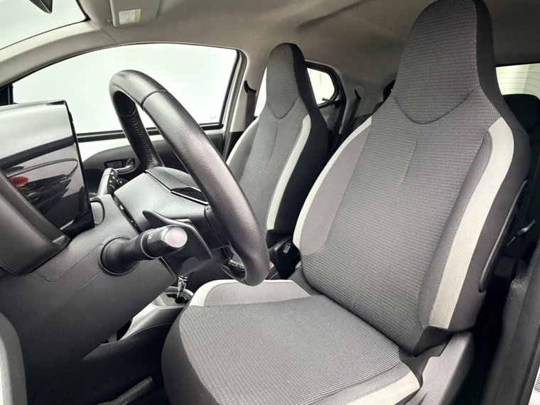 Vehicle Image 11