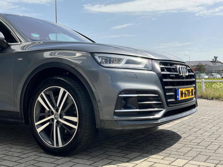 Vehicle Image 8