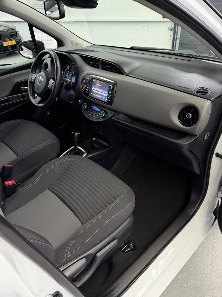 Vehicle Image 22