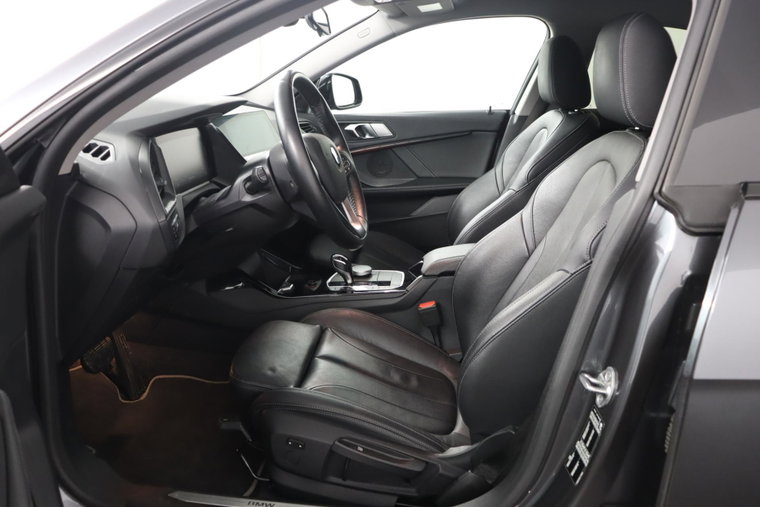 Vehicle Image 12
