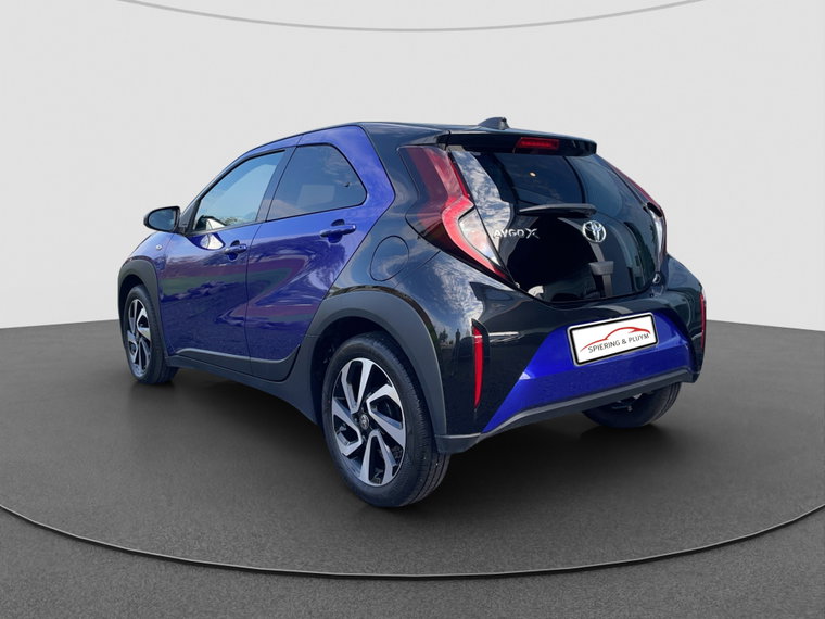 Vehicle Image 12
