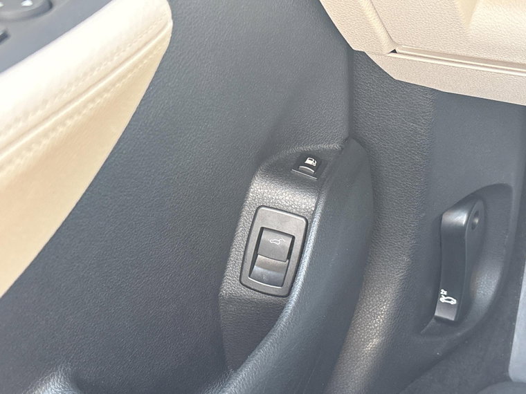 Vehicle Image 29