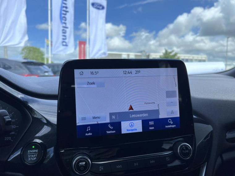 Vehicle Image 16