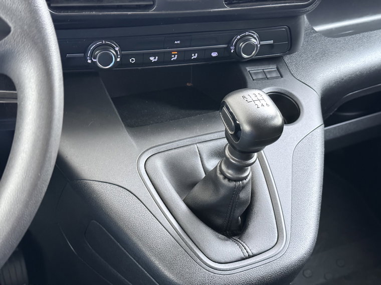 Vehicle Image 28