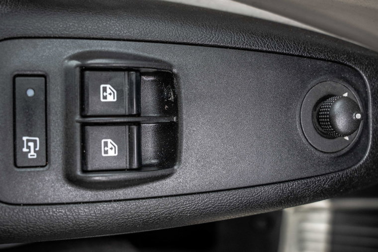 Vehicle Image 25