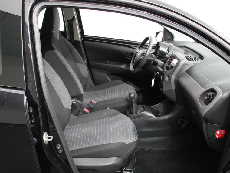 Vehicle Image 32