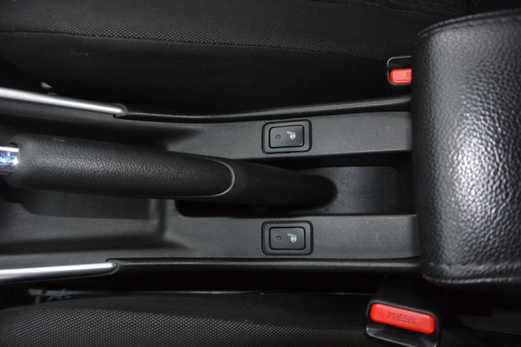Vehicle Image 25