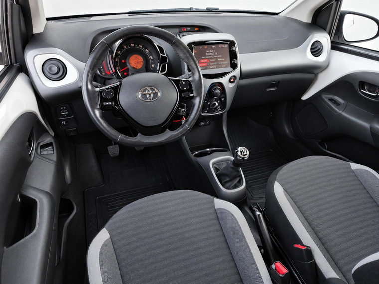 Vehicle Image 12