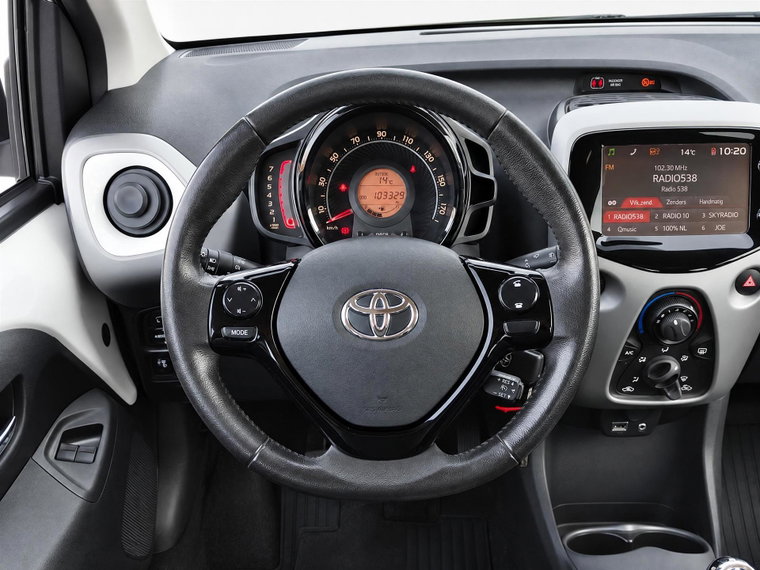 Vehicle Image 13