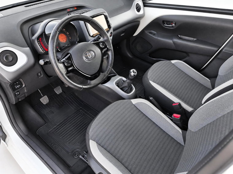 Vehicle Image 9