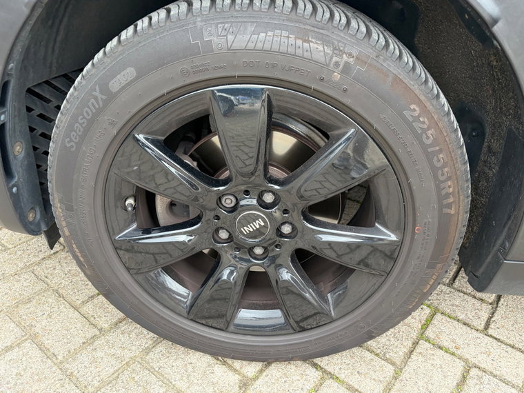 Vehicle Image 24